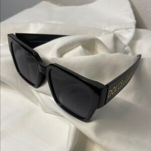 Fashion Sunglasses with Wide Temple Arms NWT